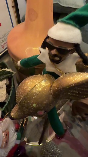 Christmas Eve vlog with the fam. Christmas wrapping cleanup, traditional Christmas Eve Chinese food & Helena's opening a few gifts. #motherdaughter #teen #family #holidays #vlog @Skullcandy