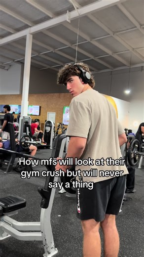 How to Approach Your Gym Crush with Confidence