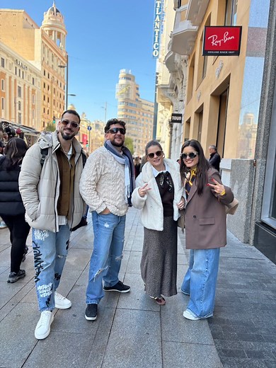 Hasta la mismísima Puerta del Sol nos fuimos para ver vuestras reacciones de LA FALSA MONEDA 🪙 🎧 ¡Qué ya no queda nada! LA RUMBA LLEGA PARA QUEDARSE ESTE 14/NOV ❤️‍🔥 #reaccion #musica #puertadelsol #somosdelsur #lafalsamoneda | Somos del Sur