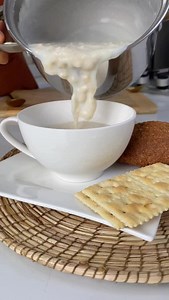 Colada de Avena 🥰♥️🤤 Esta delicia es una de las favoritas de mi hija así que siempre trato de prepararla, se puede hacer con leche o sin leche y te va a quedar deliciosa eso de pende del gusto o si no puedes consumir lactosa, espero te guste y te animes a prepararla. Ingredientes: 500 ml de leche 250 ml de agua 1 taza de avena en hojuela panela o el endulzante de tu preferencia calvos de olor Canela en astilla #recetas #delicioso #comida #cena #avena | Gastronomiajarita