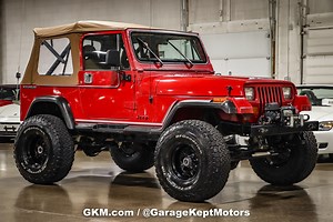 Lifted 1990 Jeep Wrangler (YJ) Looks Pretty Yet Cheap in 350ci, V8-Swapped Red