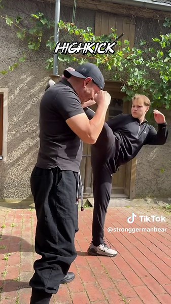 Uncommon way to teach a ? Kick but there you go Enjoy todays tutorial You want to be trained 1:1? DM me and get trained Verse of today Isaiah 53:5 5 But he was pierced for our transgressions, he was crushed for our iniquities; the punishment that brought us peace was on him, and by his wounds we are healed. #martialarts #kickboxing #muaythai #karate #taekwondo #tutorial