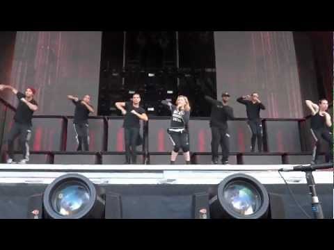 Madonna - Girl Gone Wild (MDNA Tour Rehearsal)