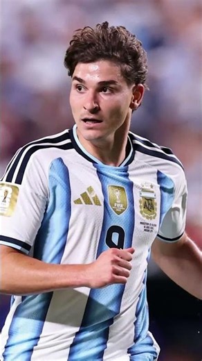 ALVAREZ HAS A DILEMMA AND DOESN'T KNOW WHAT TO DO! #shorts #football #álvarez #fcbarcelona