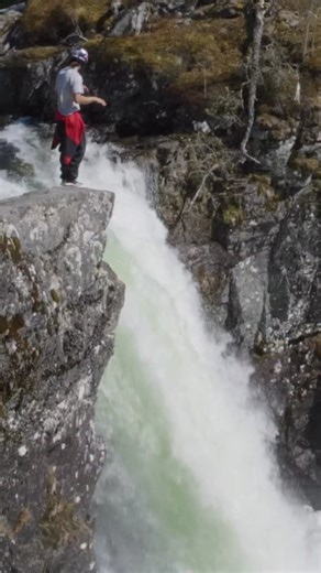 This drop will be the death of my ribs but I like it 🥞⚰️ #redbull #wakakayaks #wakastoke #voss #norway | Zack Mutton