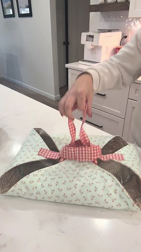 Casserole Carrier Tutorial: Perfect for Thanksgiving