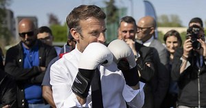 Emmanuel Macron, très musclé, fait de la boxe : d'étonnants clichés ont été publiés par sa photographe officielle