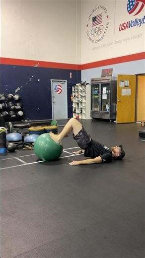 DL Swiss-Ball Hamstring Curls - smooth