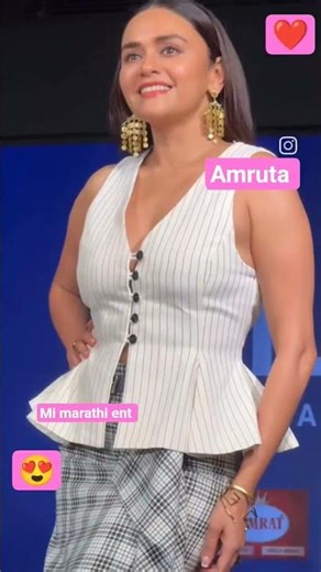 Amruta khanvilkar at film premiere
