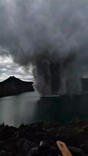 A Volcanic Eruption Occurs at Crater Lake National Park, Oregon | Er
