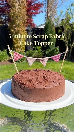 The Cutest 5-Minute Cake Topper DIY 🎂