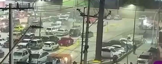 Store sign topples over in Juarez during strong wind gusts