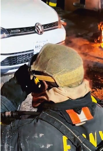 He’s steaming ! (Credit YT: SkylerFire) #fdny #firefighter #firedepartment #fire #firstresponder