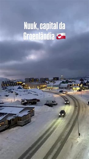 Nuuk, capital da Groenlândia 🇬🇱, é a cidade mais populosa do território, com cerca de 20.000 habitantes (mais de 1/3 da população total da ilha). Localizada no sudoeste da ilha, é a capital mais setentrional do mundo, fundada em 1728, cercada por fiordes impressionantes e casas coloridas. Centro administrativo, cultural e econômico do território autônomo da Dinamarca 🇩🇰. #nuuk #greenland | Geografia News