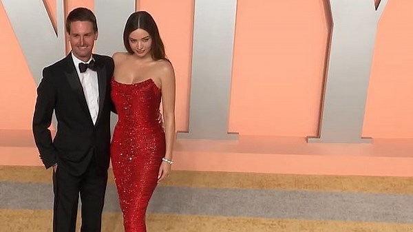 Miranda Kerr at the Vanity Fair Oscar Party with Evan Spiegel