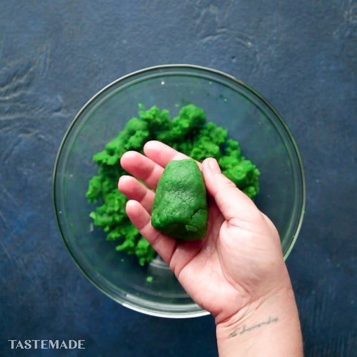 Grab your broomsticks! We've got 9¾ hacks to throw a wicked Harry Potter party. | Tastemade