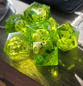 Gelatinous Cube DND Resin Dice Set | Handmade | Sharp Edges | Skulls | Bones | Slime - Etsy
