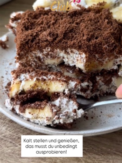 ✨🍌 Du liebst den Klassiker, hast aber keine Lust auf Backen? Dann musst du dieses Maulwurf-Tiramisu ausprobieren! 😍 Cremig, schokoladig und super fix mit dem Thermomix® gemacht. 😃 Es schmeckt absolut himmlisch und ist der perfekte Hingucker auf jeder Kaffeetafel. Deine Gäste werden garantiert nach dem Rezept fragen! 🤤 Gleich speichern & testen! ⬇️ Rezept @zaubertopfclub Zutaten für 6 Personen: 100 g Zartbitterschokolade, in Stücken 350 g Sahne 400 g Mascarpone 250 g Magerquark 80 g Puderzuck