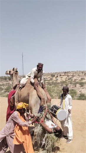 اللي يصور: ضحكي طبيعي 😅أنا: يا جماعة نزلوني أول!