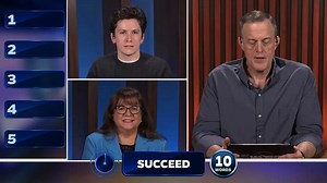 One word can decide success or heartbreak! 🫣 #25wordsorless #gameshow #meredithvieira #wordgame #boardgame | 25 Words or Less