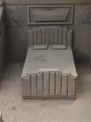 Build Most Modern Underground House with Private Underground Living Room King Room