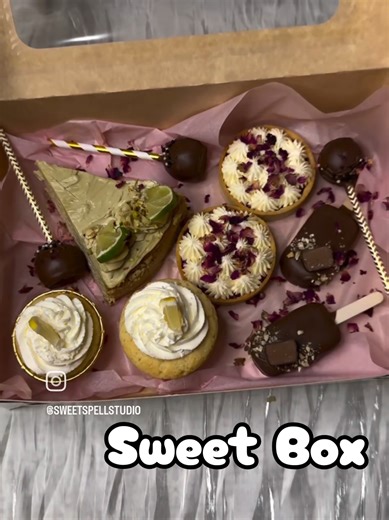 Sweet box IG: @sweetspellstudio #sweetbox #słodkibox #desery