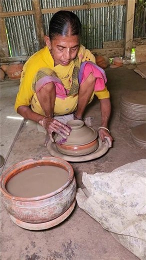 Making lids from clay using a 200-year-old method