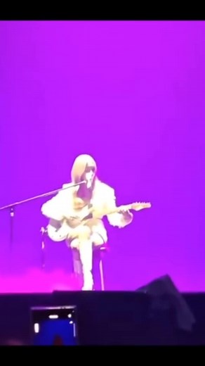 Rami your vocal sound is really good plus using a guitar makes it even cooler #rami #ramibabymonster #babymonster #baemon #pickupyourfeelings #hellomonsters #2025 #fyp #fypage #fypシ