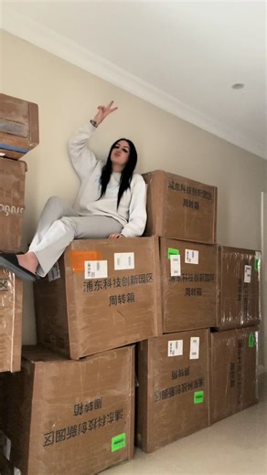 Behind the scenes of creating the world’s FIRST 24-day food-themed slime advent calendar 🎄🍽️ From wrong prints… to replacing 100 sleeves… to working 7 days a week — it was a journey 😭 But seeing my vision come to life made every second worth it 💛✨ Should I make another next year? #adventcalendar #slimechristmas #slimefood #slimeadventcalendar #smallbusinessfail