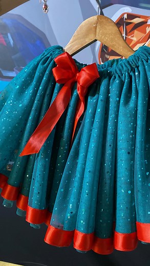 Aprende de manera fácil a hacer un lindo tutu ✨❤️🎄 #tutu #ropa #falda #ropaniñas #brillo #costura #maquinadecostura #modista #ropa #tips #cursos #tutorial #estilo #navidad #valencia #caracas #venezuela #maracay #barquisimeto | Cosiendo con Rosh