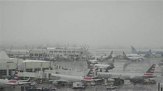 Snow triggers major flight delays, cancellations at SEA Airport