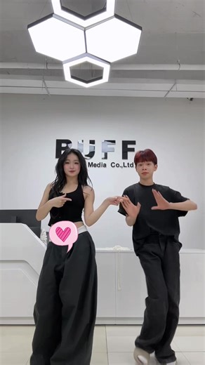 Dancer và Idol nhà Buff nhảy nét quá nè. Không cần kinh nghiệm, đến đây Buff đào tạo từ A đến Z luôn nha #buffmedia #idollivestream #idollive #tiktok