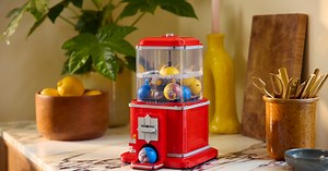 Un Belge conçoit la dernière nouveauté de LEGO : un distributeur de figurines qui évoque les distributeurs de chewing-gum de notre enfance