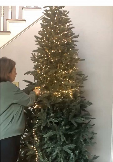 Easiest Way to Decorate a Christmas Tree with Lights