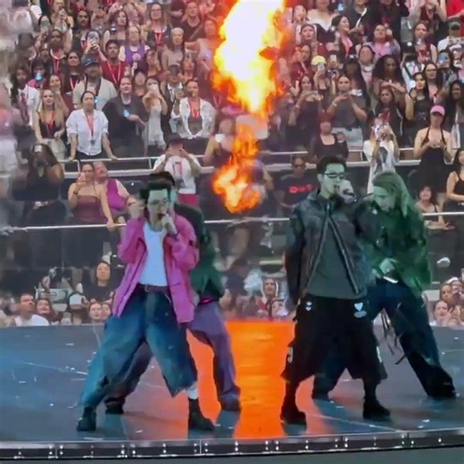 BTS “2.0” Performance at Tottenham Hotspur Stadium #btslive #london #day1 #arirangworldtour (cr.🍜)