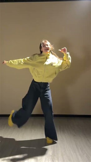 ᐅ IIIIIIIIii please listen to a song. #Choreographed by Shi Jie#The first person you love#