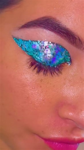 🧊 Ice Blink 🧊 An ethereal multi chrome flake that captures the essence of frozen light. Shifting through mesmerizing tones of icy blue, silver, and cool multi-dimensional color. ✨ 🩵 Shown here over our Mixing Medium with a black base to help it adhere and enhance its reflective finish. 🌱 Cruelty-free 🤲 Handcrafted 💙 Stay cool. Stay chrome. 📦 We ship worldwide ✨ Only at ChaosMakeup.com | Chaos Makeup