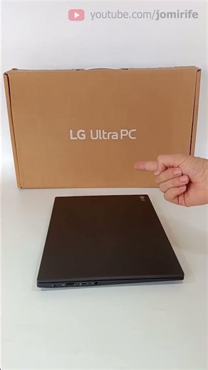 Lifting the screen of the LG Ultra PC 14 with just 1 finger