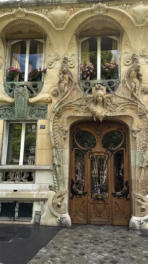 Victorian Architecture on Instagram: "What do you think of this front door? It’s so majestic 😍 Follow @victorian_architecture for more beautiful Victorian houses like this one. #victorian #victorianera #victorianhouse #victorianrenovation #victorians #victorianstyle #victorianhome #victorianhouses #oldhouse #oldhouses #oldmansion #victorianmansion #victorianterrace #oldhouselove #secondempire #oldarchitecture #houseportrait #archi_ologie #historichomes #victorianinterior #victoriandesign