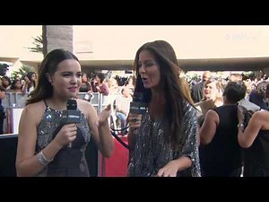 Bailee Madison and Chelsea Cannell "One Direction Fans Freaking Out" - BBMA 2015