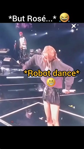 rosé is doing robot dance but honey 🤣 #lisa #rose #jisoo #blackpink #kpop #shorts