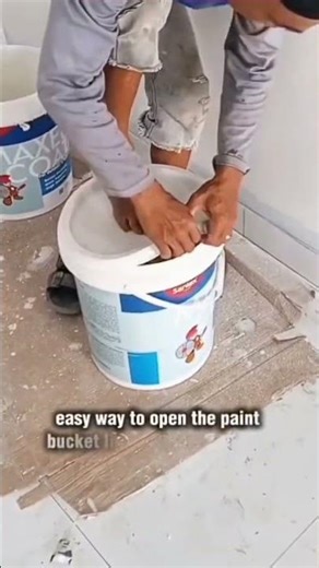 easy way to open the paint bucket lid by stepping on the middle of the lid #shorts