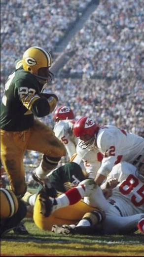 The first Super Bowl was in 1967, and the Green Bay Packers beat the Kansas City Chiefs.🏈