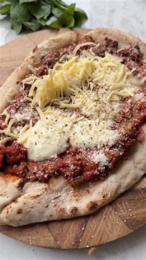 BORED OF LUNCH on Instagram: "Airfryer Lasagne Naan Bread Pizza 🍕 This recipe is so simple I purposely leave some bolognese aside for tacos, burritos or this. If you’ve got some leftover bolognese you need to try this. Really it shouldn’t work – but it does. Ingredients: - 1 large garlic or plain naan - 4 tbsp leftover bolognese mix - 40g bechamel, make your own or use a jar - 30g grated mozzarella - 1 tbsp parmesan, to top - Fresh basil - Olive oil, to drizzle (optional) Method: 1. To your fla