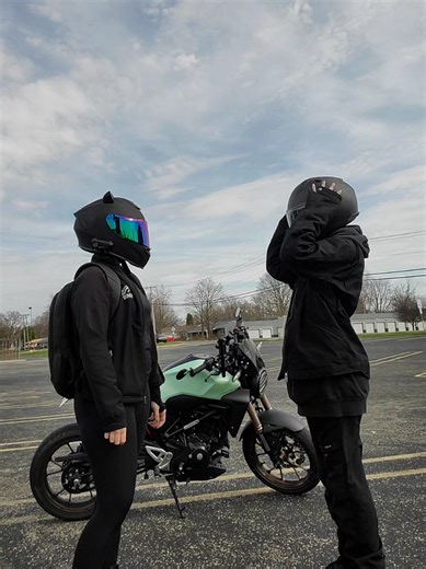 we ride!!!🤠 #wolfomoto #biketok #twowheeltherapy #girlbiker #bikergirl