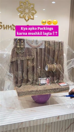 𝐒𝐔𝐍𝐃𝐀𝐑 𝐂𝐑𝐄𝐀𝐓𝐈𝐎𝐍𝐒 🕉️ on Instagram: "𝗪𝗘𝗗𝗗𝗜𝗡𝗚 𝗚𝗜𝗙𝗧𝗦 𝗣𝗔𝗖𝗞𝗜𝗡𝗚 𝗪𝗢𝗥𝗞𝗦𝗛𝗢𝗣💖 {Online Workshop on Google meet} 🗓️ Date - 18th JANUARY 2026 ⏰ Time - 1 to 5 pm 💻 Online on Google meet 🌟Price - ₹𝟗𝟗𝟗 Come & Learn with Us: 🔸Techniques Of Gift packing 🔸Suit packing 🔸Saree packing 🔸Height Tray packing 🔸Shrink wrap & use of heat gun (Vacuum packing) 🔸Flower bunch making 🔸Bow making 🔸How can you start your own business 🔸Price Analysis 🔸Detailed doubt sessi