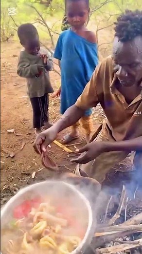 African Family Cooking & Sharing a Heartwarming Meal Together ❤️🍲#AfricanVillage #AfricanFamily #