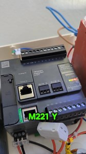 🔹 ¿Quieres aprender a programar un PLC de forma sencilla? Hoy te cuento mi experiencia con el PLC M221 de Schneider Electric. 🚀 Desde la instalación del software Ecostruxure Machine Expert - Basic hasta la carga del código, verás lo intuitivo que es este entorno y cómo puedes programar en Ladder o texto estructurado. 🔧⚡️ El M221 es compacto, versátil y perfecto para automatizar procesos de baja y mediana complejidad. Además, hasta el 28 de marzo puedes conseguir un kit con un 55% de descuento