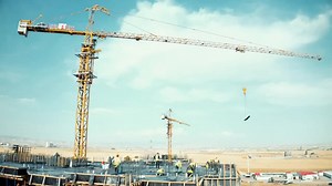 کوردی - عربی - English پڕۆژەی سەن تاوەرز لەسەر ڕووبەری ٢٥،٢٧٢ مەتر دووجا درووست دەکرێت لە شاری ھەولێر، تیمی لالاڤ گروپ بە بەردەوامی کار لەسەر پرۆژەکە دەکات تاوەکو بە باشترین شێوە بنیاتی بنێت. سەن تاوەرز پێک دێت لە ٦ باڵەخانە کە ١٠٨٨ یەکەی نیشتەجێ بوون لە خۆ دەگرێت، دەکەوێتە سەر رێگای بەحرکە لە شاری ھەولێر. بۆ ناونووسین یاخود بۆ هەر پرسیارێکی تر دەتوانن سەردانی كۆمپانیای عقارات شكار بکەن یاخود پەیوەندیمان پێوە بکەن: 07504467227 هەژار داود 07503009988 محمد خالد 07504453053 بژار سالار _____________