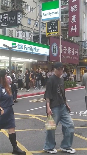 兩腳吖爆汁烤雞（北市東區大安路一段）